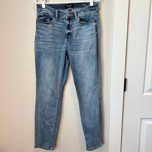 Judy Blue Medium Wash Straight Leg Stretchy Boyfriend Jeans - Size 29 - EUC - Picture 1 of 6